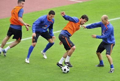 لاعبو هولندا أعلنوها صراحة: «سنلعب بجدية أمام رومانيا»