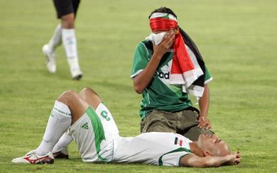 العراقيون لاعبون وجمهور اجهشوا في البكاء