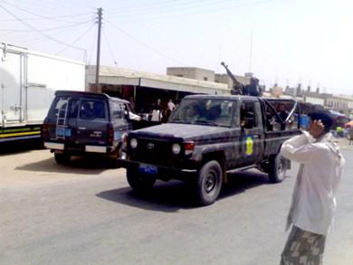 قوات الأمن المركزي أثناء تمشيطها الشارع العام