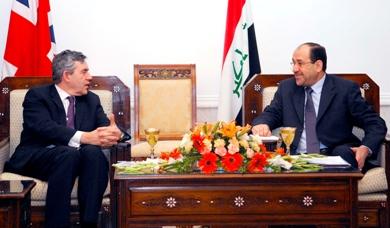 رئيس الوزراء العراقي نوري المالكي يتحدث مع رئيس الوزراء البريطاني جوردون براون