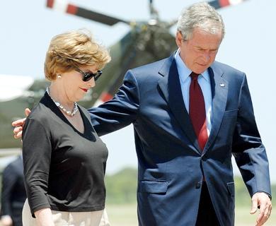 الرئيس الاميركي جورج بوش مع زوجته لورا بوش