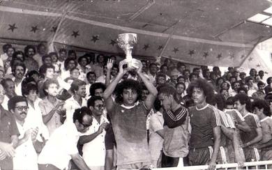 الأشول قائدا لفريق وحدة صنعاء بطل كأس اليمن الثانية 1981م