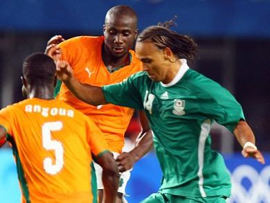 ادمونجيوه تألق وقاد نيجيريا الى نصف النهائي