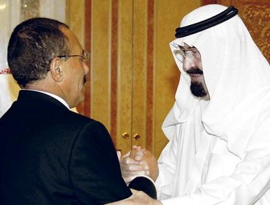 خادم الحرمين الشريفين الملك عبدالله بن عبدالعزيز يرحب بفخامة الرئيس علي عبدالله صالح