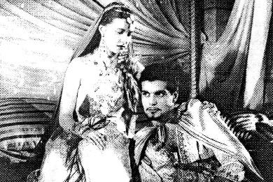 عمر الشريف ومريم فخرالدين في (شيطان الصحراء) 1954