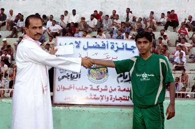 عبدالله العنبري نال جائزة أفضل لاعب