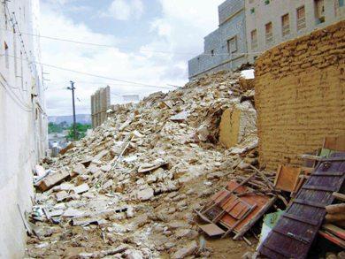 جانب من انهيارات مباني المواطنين في السحيل