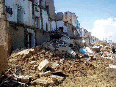 من انهيارات المنازل في ضواحي تريم