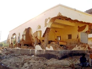 مدرسة طاران وقد دمرت بفعل السيول