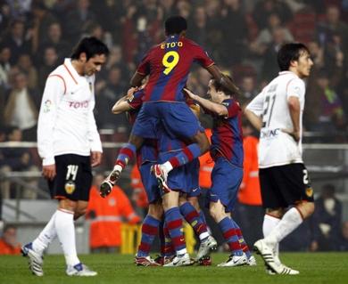 لقطة من مباراة برشلونة وفالنسيا من الارشيف