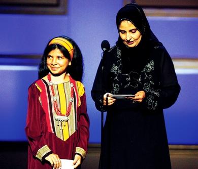 المحامية شذى ناصر أثناء منح نجود جائزة امرأة العام في نيويورك