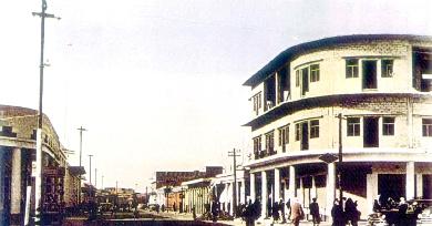 المدخل الجنوبي للشارع الجديد المطل على الصفاة كما بدأ في الخمسينيات(من كتاب محمد عبدالهادي جمال)