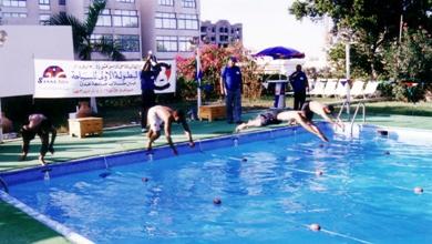 حتى جامعة عدن تنظم بطولات أسبوع الطالب الجامعي في حوض سباحة