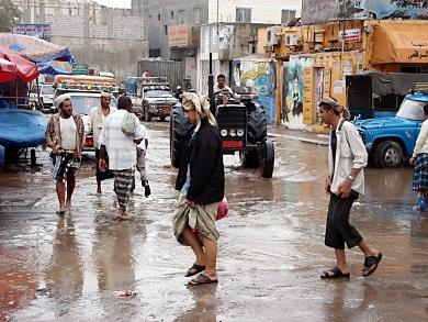 أحد شوارع الحوطة بعد هطول الأمطار أمس