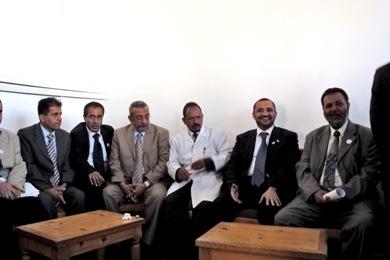 أثناء لقاء نائب رئيس مجلس النواب حمير الأحمر