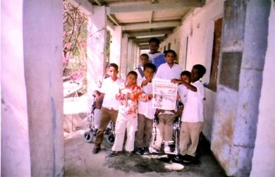 أطفال معاقون يرحبون بـ «الأيام» بالجمعية