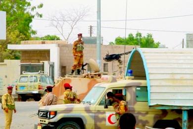 انتشار الجنود المدججين بالأسلحة في مدينة جعار أمس