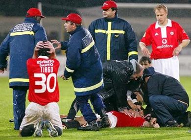 المجري فيهر توفي مباشرة داخل أرضية الملعب