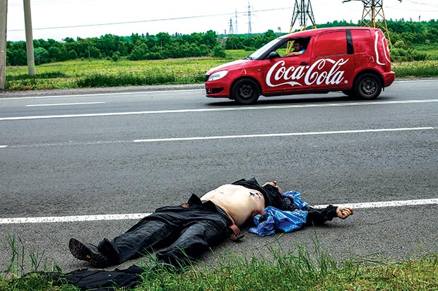 جثة اوكراني ملقاة على قارعة الطريق في بيسكي أمس