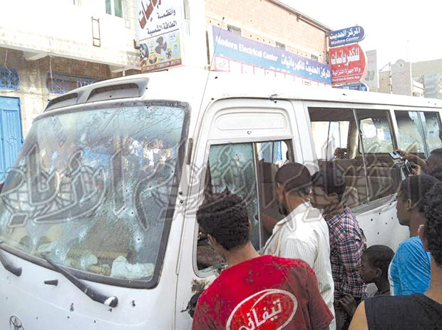 حافلة عمال مستشفى باصهيب التي تعرضت لزخات الرصاص