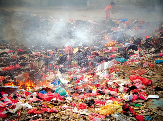 حرق النفايات تزيد من التلوث
