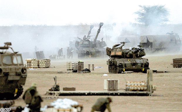 دبابات إسرائيلية تتأهب لقصف مدينة غزة
