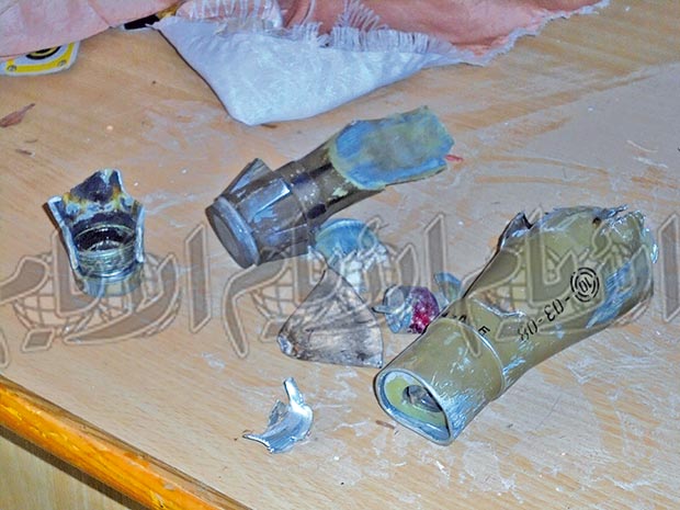بقايا القذائف التي استخدمت في هجوم المسلحين أمس