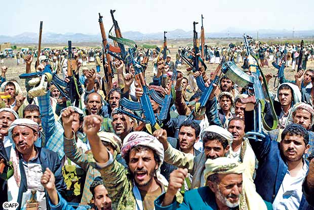 مشاركون يلوحون بأسلحتهم في تظاهرات صنعاء
