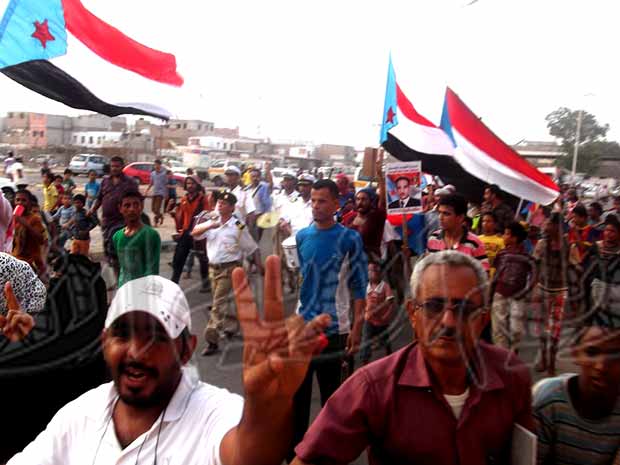 مشهد من مظاهرات حاشده في عدن