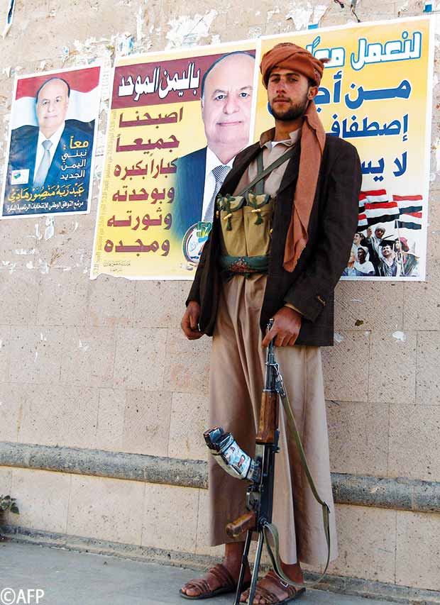 رجل مسلح من أفراد الحوثي
