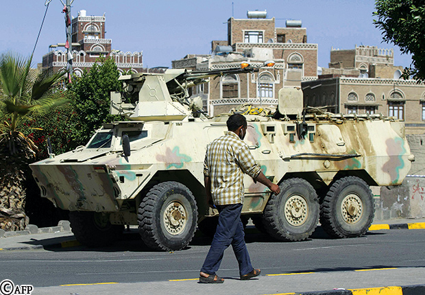 آليات عسكرية منتشرة بكثافة في صنعاء