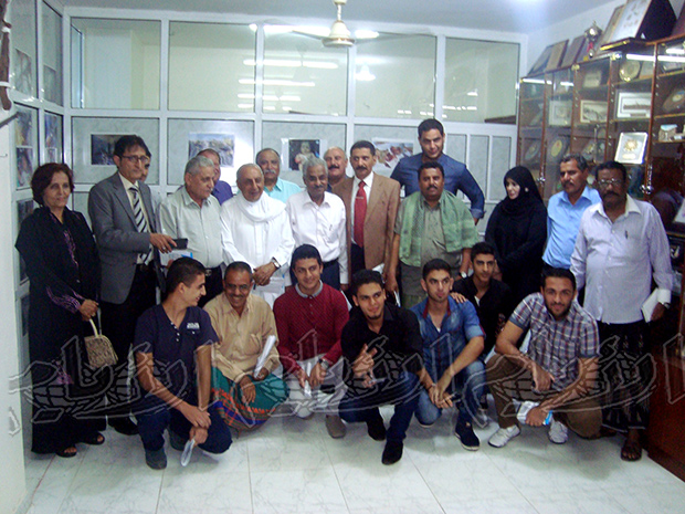 صورة جماعية للمشاركين  في الندوة
