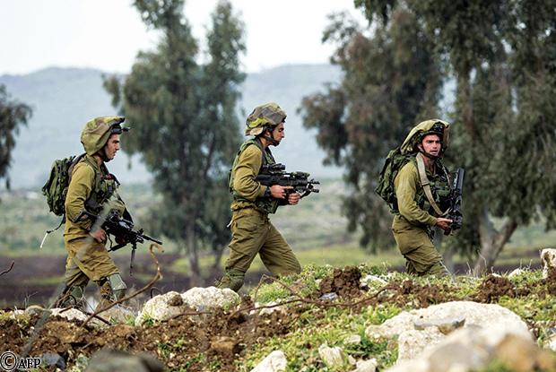 جنود إسرائيليون على الخط الفاصل بين إسرائيل وجنوب لبنان
