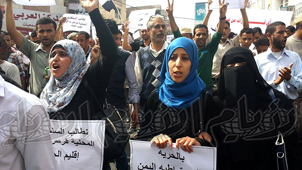  جانب من التفاعل النسائي في مظاهرات أمس بتعز