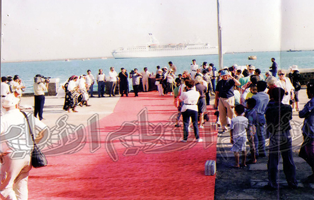 وفودغفيرة من السياح في ميناء عدن