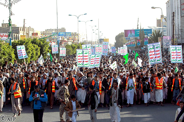 من مسيرة الحوثيين بصنعاء أمس