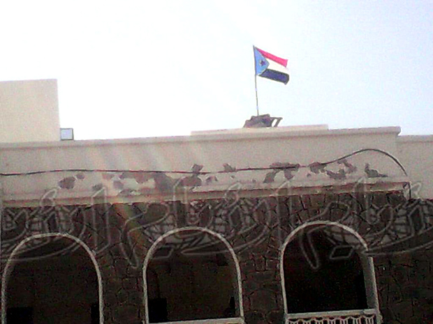 رفع علم الجنوب علی مبنی محكمة الاستئناف بمحافظة أبين