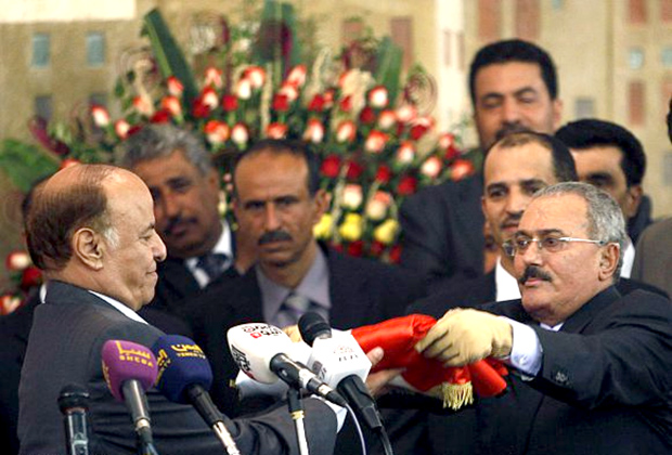 ثورة 2011 عندما سلم صالح السلطة إلى نائب الرئيس هادي في مبادرة لدول مجلس التعاون الخليجي