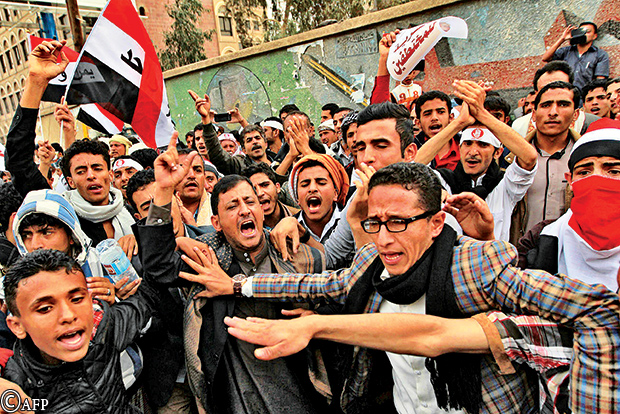متظاهرون مؤيدون للرئيس هادي بصنعاء أمس