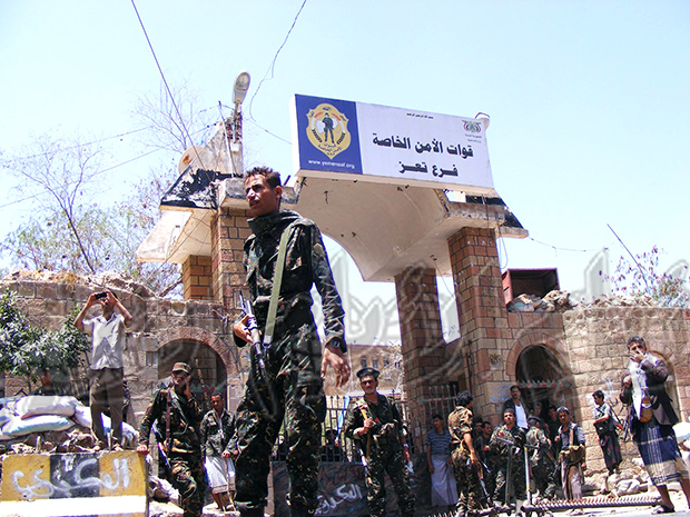 قائد القوات الخاصة بتعز: الشرعية انتهت يوم رفع علم الانفصال في عدن