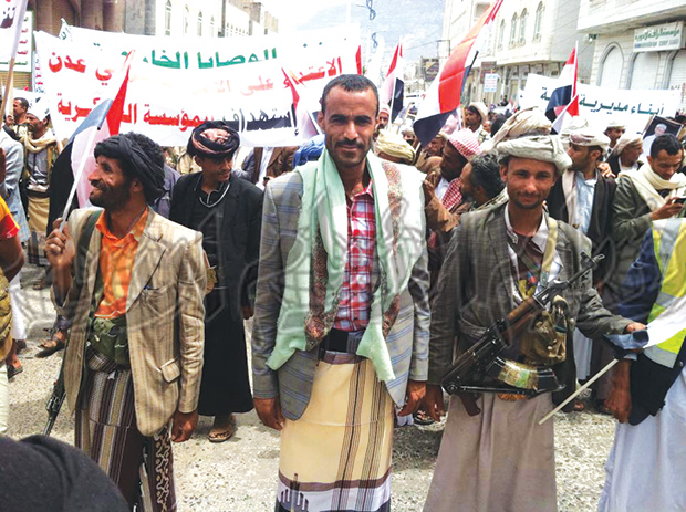 جانب من المسيرة المسلحة للحوثيين في إب