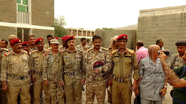  صورة جماعية من مدراء الدوائر والقادة العسكرين