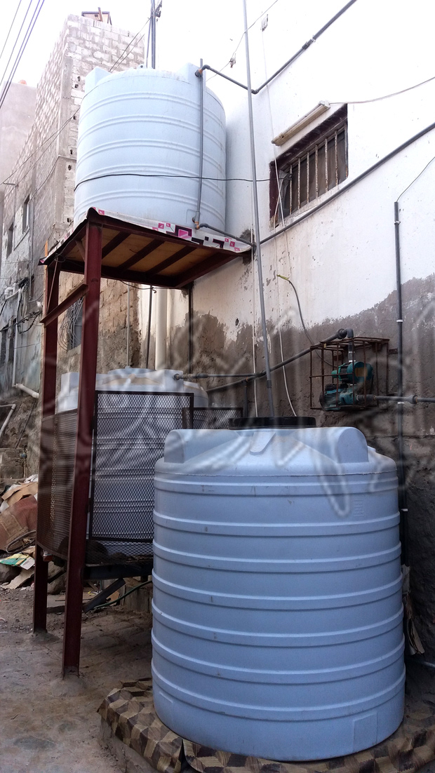 خزانات مياه خارج المنازل