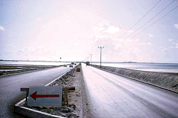 الطريق البحري بعد ان تم إضافة خط أخر موازي للطريق الأول في الستينيات