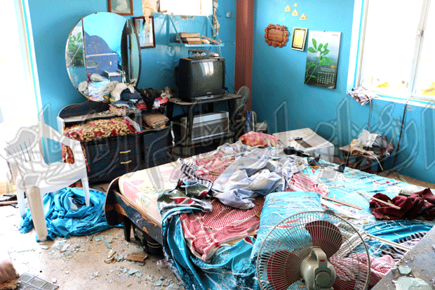 غرفة نوم بشقة لأحد المواطنين في المنازل المجاورة لم تسلم من الانفجار 