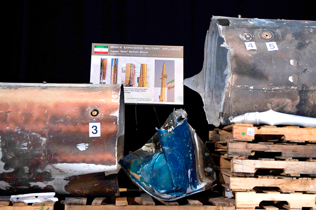 بقايا الصاروخ الايراني الذي سقط في الرياض 