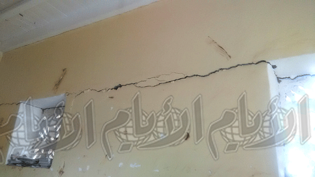 صورة للتشققات بجدران مدرسة الوحدة بزنجبار