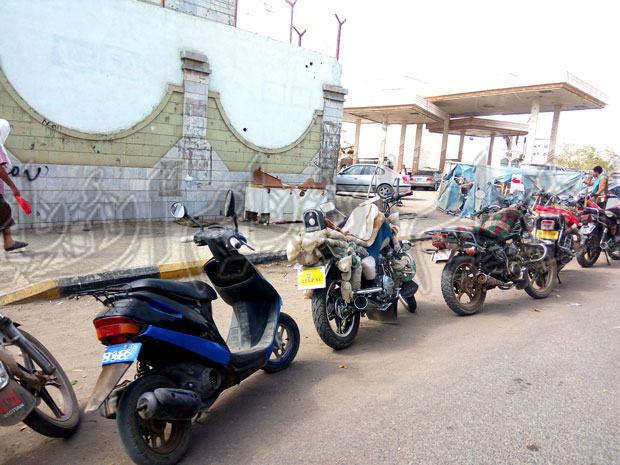 طابور دراجات نارية أمام محطة الرضا