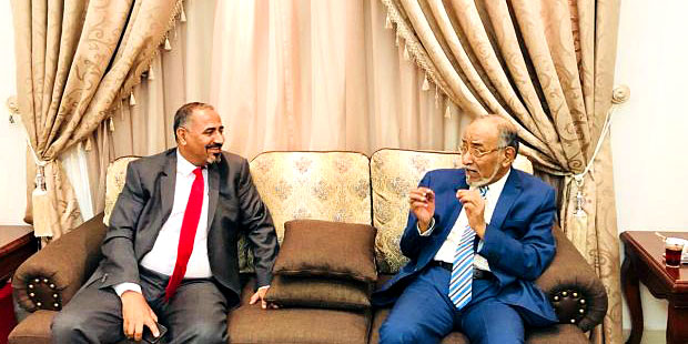أثناء لقاء الزبيدي برئيس حزب الرابطة عبدالرحمن الجفري