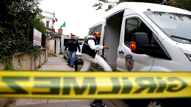 محققو أتراك يصلون إلى مقر اقامة القنصل السعودي في اسطنبول